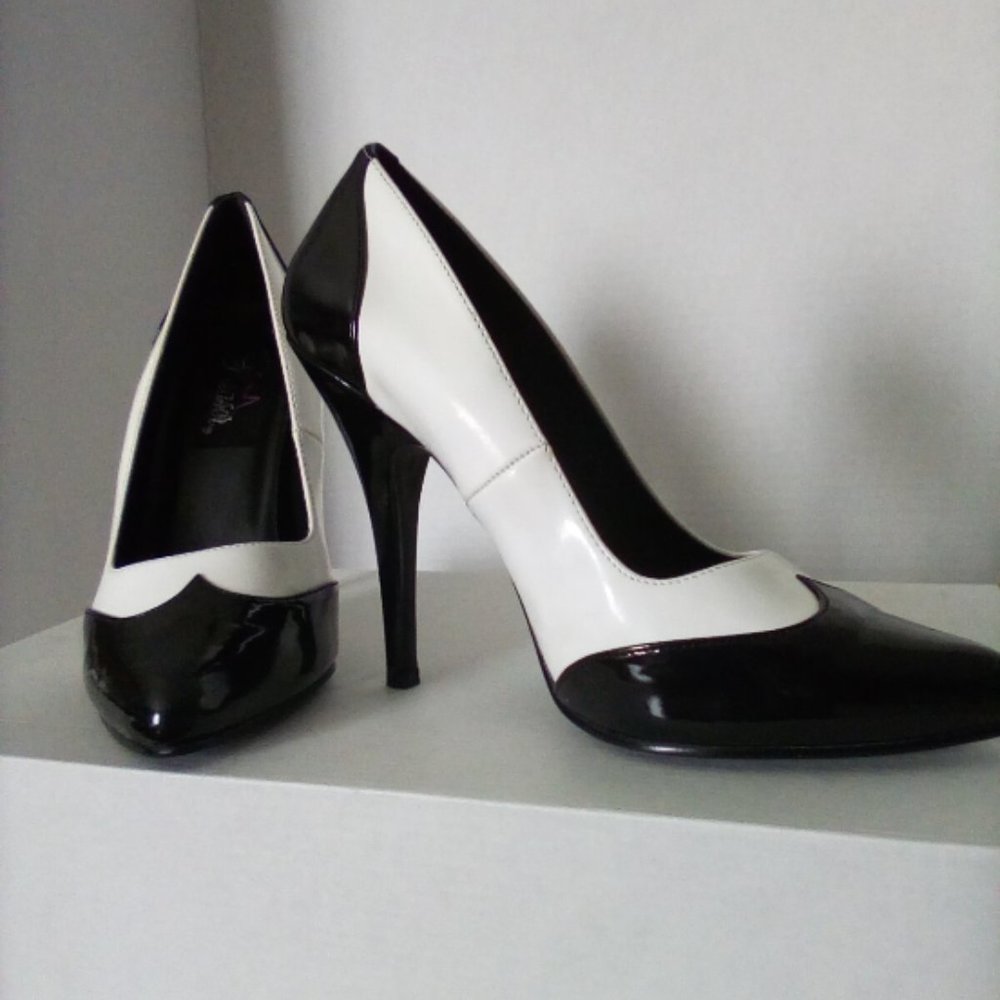 Size 7 black and white spectator pumps. Unworn.